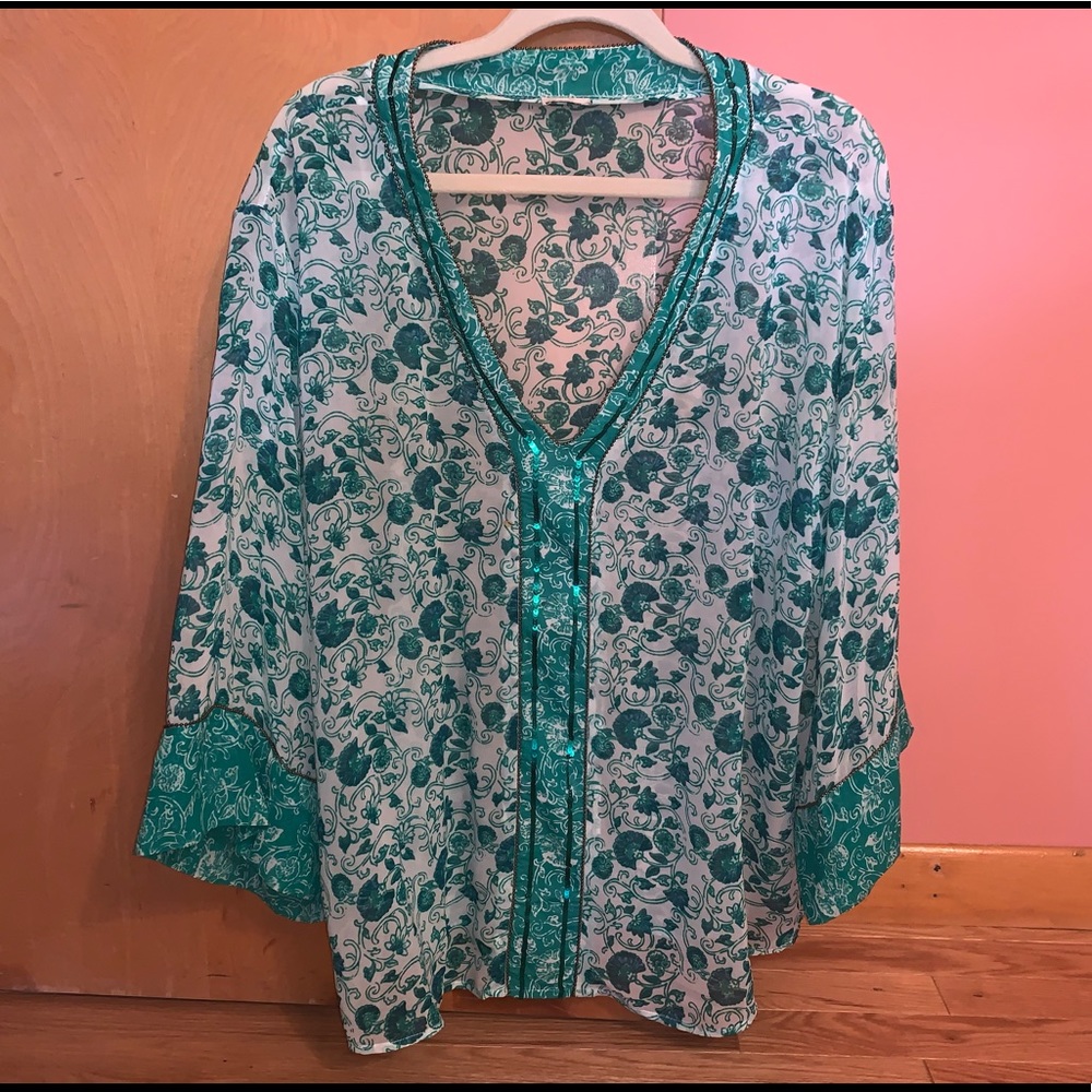PATTERNED GREEN TOP WITH SEQUINS AND BEADS